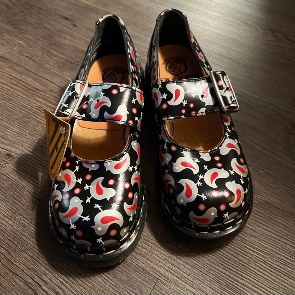 RARE Tredair Black & Red Mary Jane’s with cute bird pattern